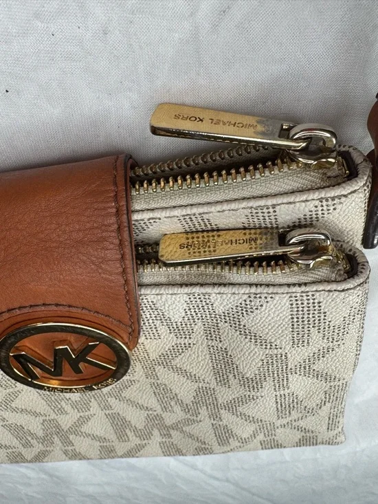 Michael Kors Fulton Vanilla Signature Crossbody - Picture 10 of 16